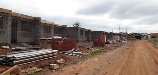 Construção das casas populares segue a todo vapor